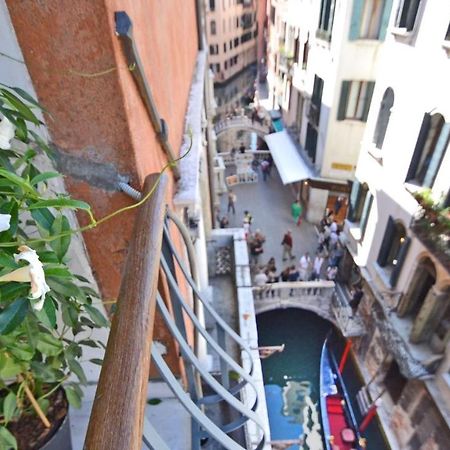 Ai Bareteri Luxury Canal View Veneza Exterior foto