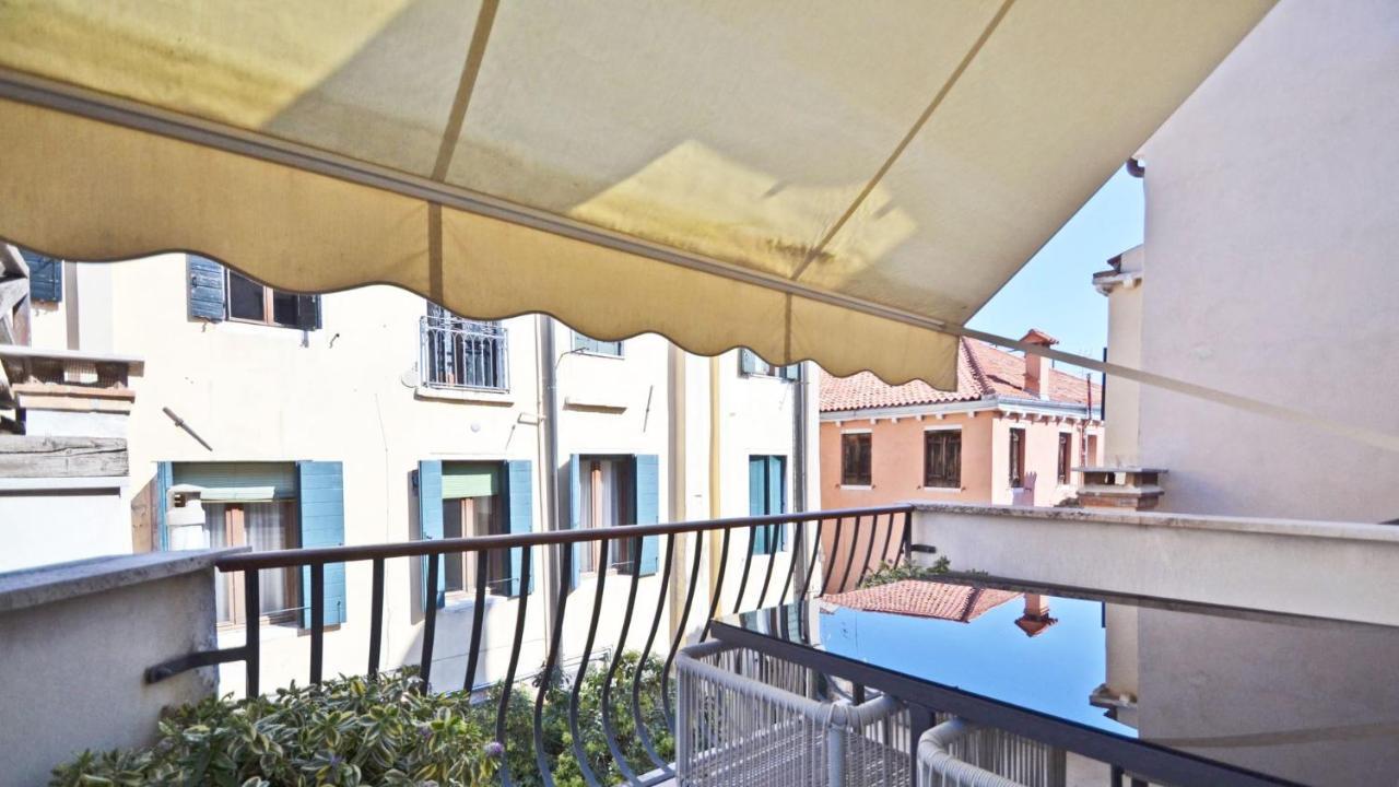 Ai Bareteri Luxury Canal View Veneza Exterior foto