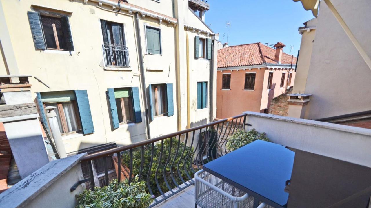 Ai Bareteri Luxury Canal View Veneza Exterior foto